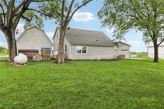 307 E 1100 Road, Baldwin City, KS 66006