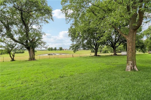 307 E 1100 Road, Baldwin City, KS 66006
