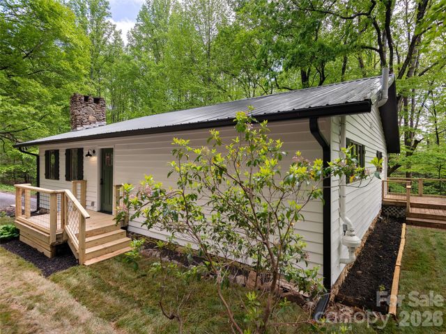 209 Ivy Hill Road, Hendersonville, NC 28792
