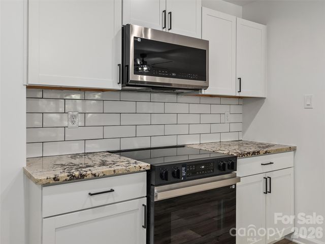 209 Ivy Hill Road, Hendersonville, NC 28792