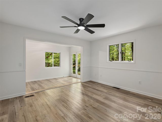 209 Ivy Hill Road, Hendersonville, NC 28792