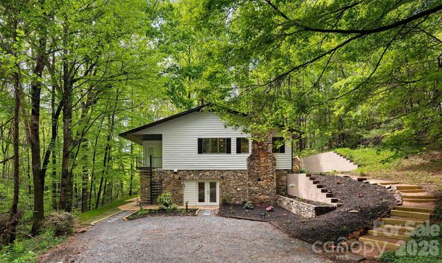 209 Ivy Hill Road, Hendersonville, NC 28792