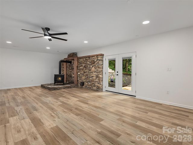 209 Ivy Hill Road, Hendersonville, NC 28792