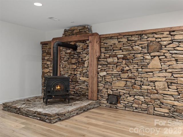 209 Ivy Hill Road, Hendersonville, NC 28792