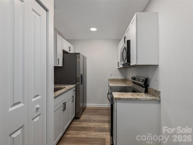 209 Ivy Hill Road, Hendersonville, NC 28792