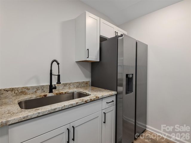209 Ivy Hill Road, Hendersonville, NC 28792