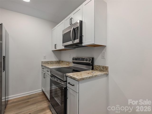 209 Ivy Hill Road, Hendersonville, NC 28792