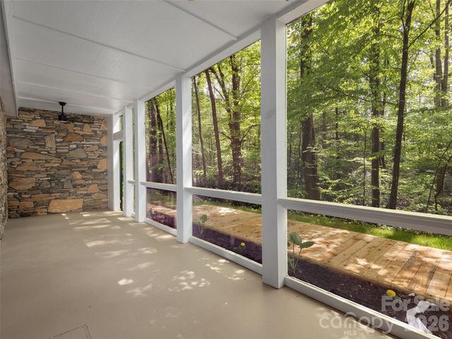 209 Ivy Hill Road, Hendersonville, NC 28792