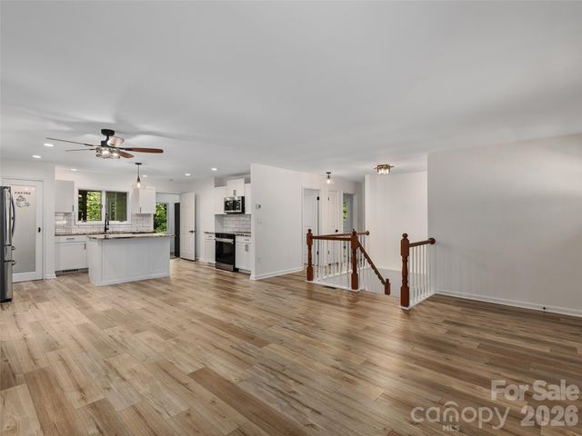 209 Ivy Hill Road, Hendersonville, NC 28792