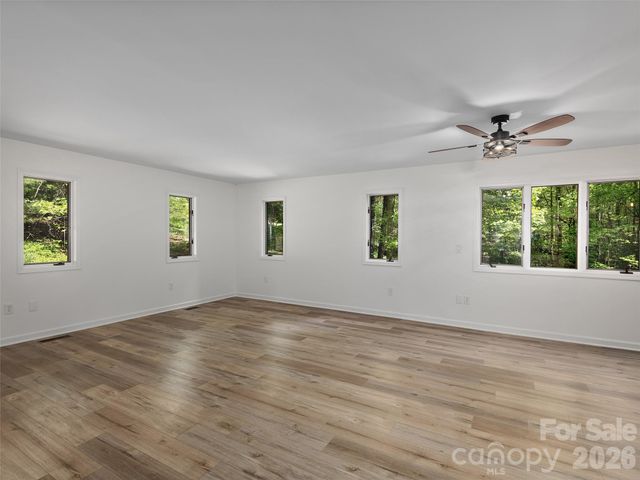 209 Ivy Hill Road, Hendersonville, NC 28792