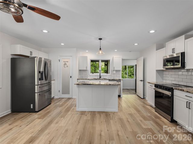 209 Ivy Hill Road, Hendersonville, NC 28792