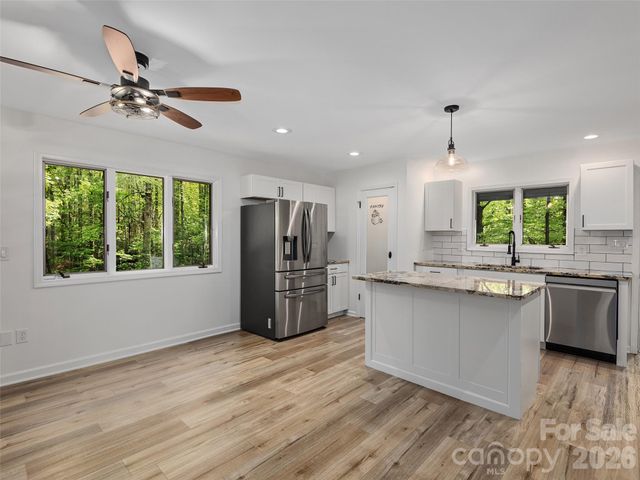 209 Ivy Hill Road, Hendersonville, NC 28792