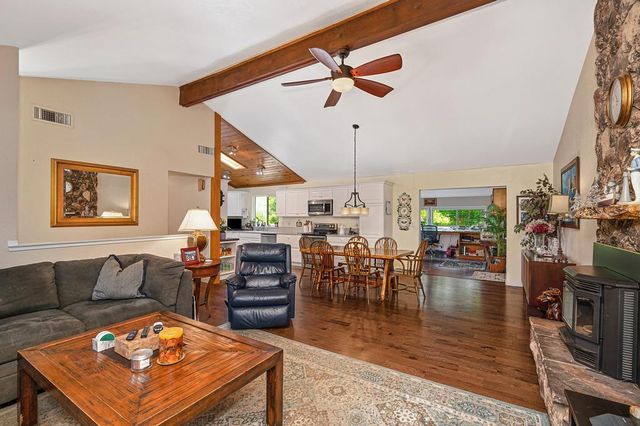 9185 Vista Ct, Loomis, CA 95650