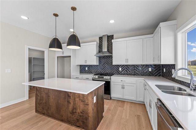 18681 W 193rd Street, Spring Hill, KS 66083