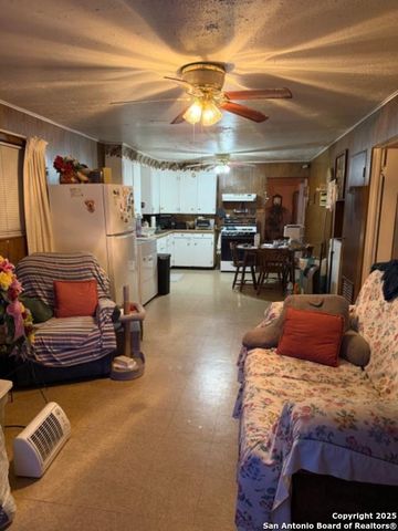 310 W Southcross, San Antonio, TX 78221