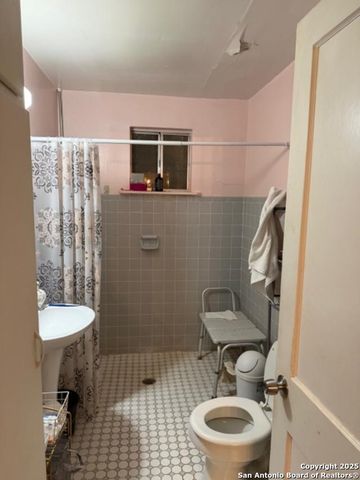 310 W Southcross, San Antonio, TX 78221