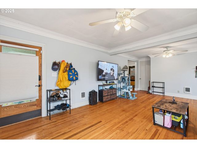 1202 S 3RD Ave, Kelso, WA 98626