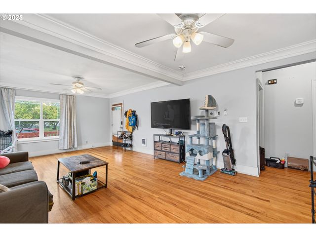 1202 S 3RD Ave, Kelso, WA 98626