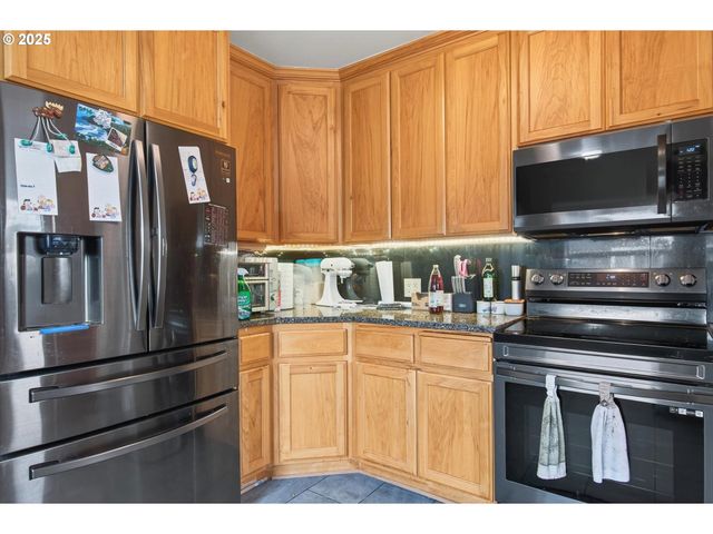 1202 S 3RD Ave, Kelso, WA 98626