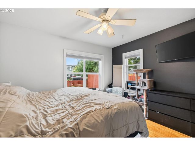 1202 S 3RD Ave, Kelso, WA 98626