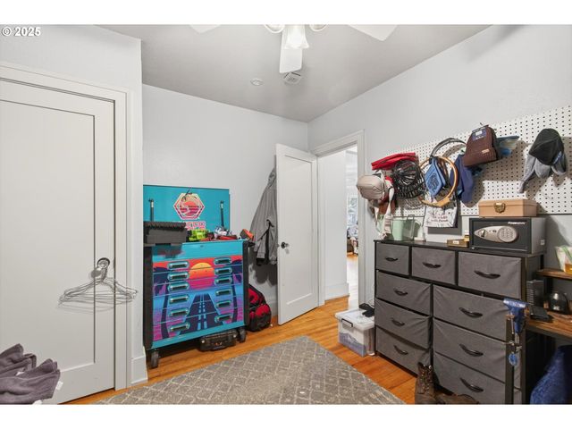 1202 S 3RD Ave, Kelso, WA 98626