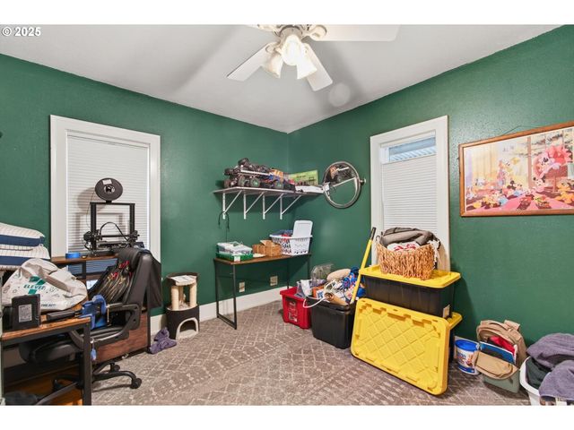 1202 S 3RD Ave, Kelso, WA 98626