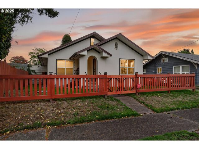 1202 S 3RD Ave, Kelso, WA 98626
