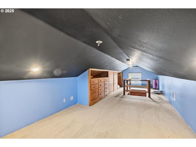 1202 S 3RD Ave, Kelso, WA 98626