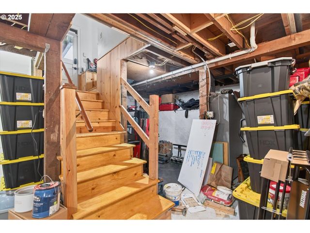 1202 S 3RD Ave, Kelso, WA 98626