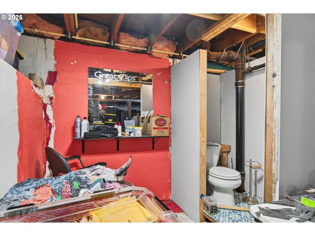 1202 S 3RD Ave, Kelso, WA 98626