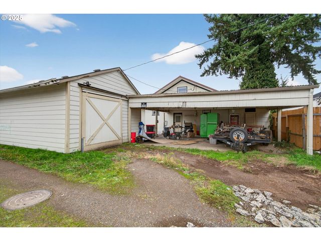 1202 S 3RD Ave, Kelso, WA 98626