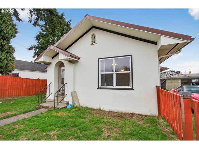 1202 S 3RD Ave, Kelso, WA 98626