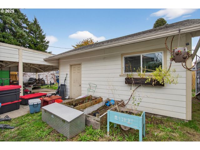 1202 S 3RD Ave, Kelso, WA 98626