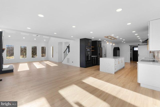 144 VAN DYKE RD, Hopewell, NJ 08525