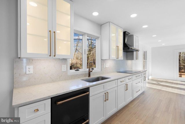 144 VAN DYKE RD, Hopewell, NJ 08525