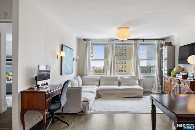 2100 Linwood 17N, Fort Lee, NJ 07024