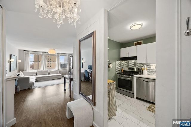 2100 Linwood 17N, Fort Lee, NJ 07024