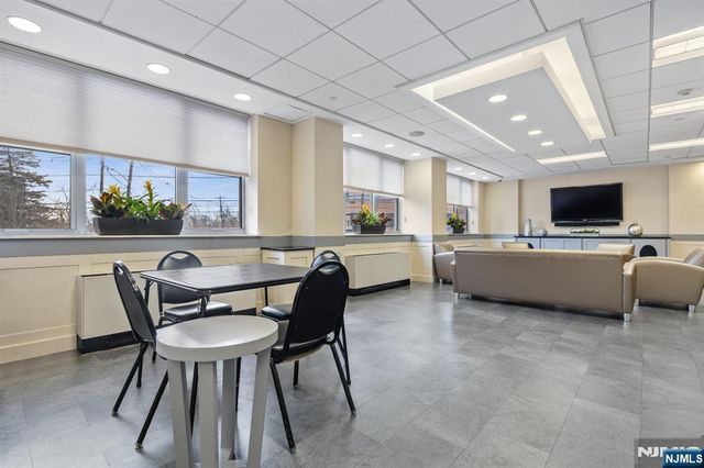 2100 Linwood 17N, Fort Lee, NJ 07024