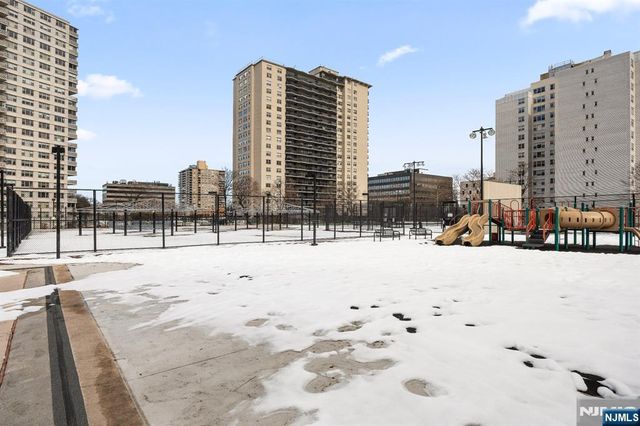 2100 Linwood 17N, Fort Lee, NJ 07024