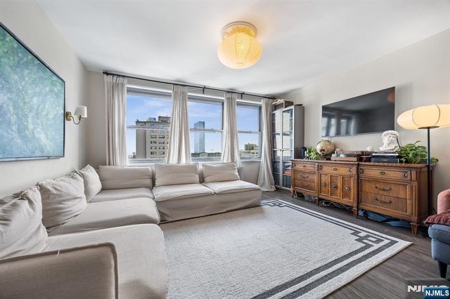 2100 Linwood 17N, Fort Lee, NJ 07024