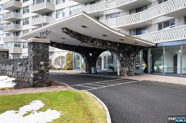 2100 Linwood 17N, Fort Lee, NJ 07024