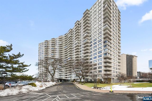 2100 Linwood 17N, Fort Lee, NJ 07024