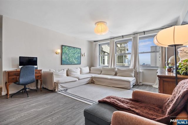 2100 Linwood 17N, Fort Lee, NJ 07024