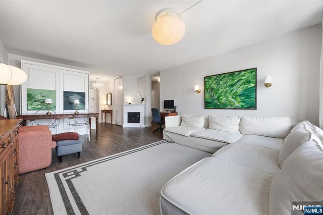 2100 Linwood 17N, Fort Lee, NJ 07024