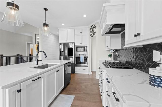 24736 W 112th Street, Olathe, KS 66061