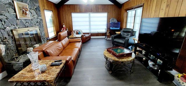 18921 W Oakmont Dr, Hialeah, FL 33015