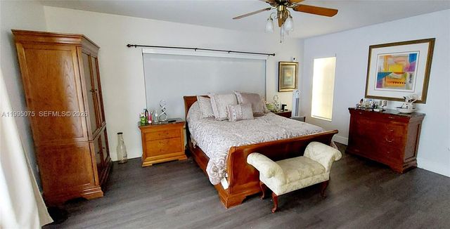 18921 W Oakmont Dr, Hialeah, FL 33015