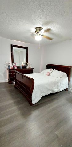 18921 W Oakmont Dr, Hialeah, FL 33015