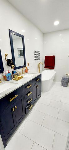 18921 W Oakmont Dr, Hialeah, FL 33015