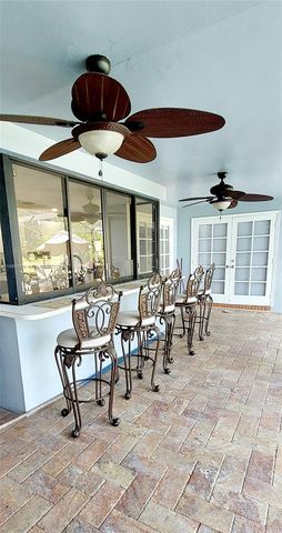 18921 W Oakmont Dr, Hialeah, FL 33015